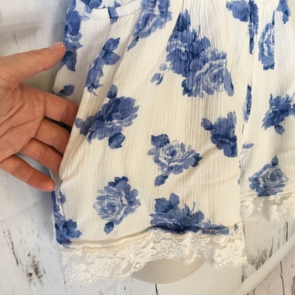 Mimi Chica blue and white floral romper - Picture 2 of 4